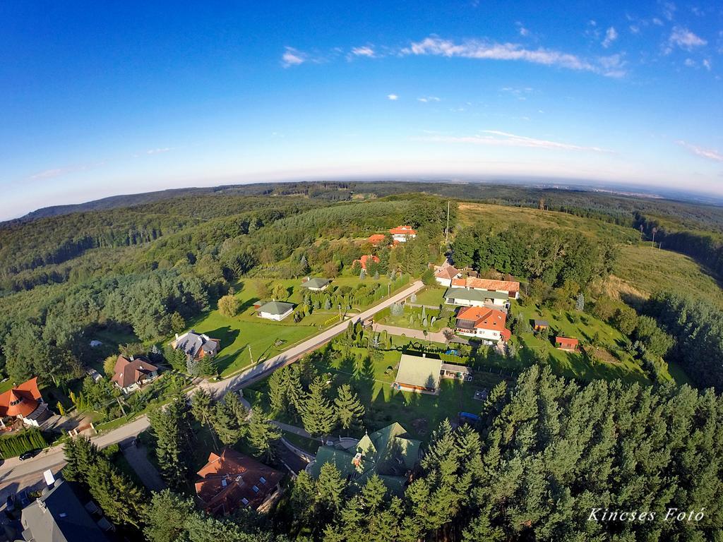 Gosztola Gyoengye-Az Erdo Szallodaja Exterior photo
