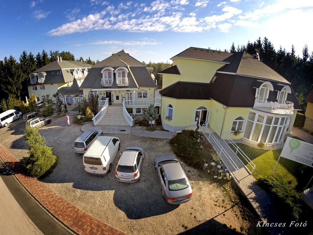 Gosztola Gyoengye-Az Erdo Szallodaja Exterior photo
